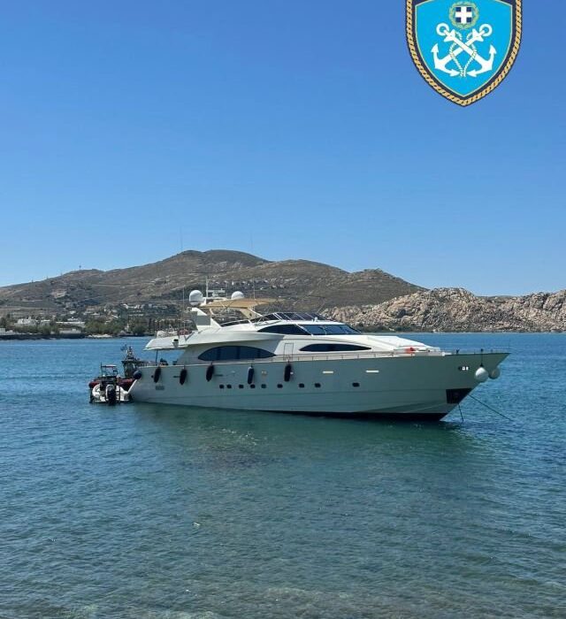 Λιμενικό-Εισροή-υδάτων-σε-σκάφος-στη-Νάουσα-Πάρου