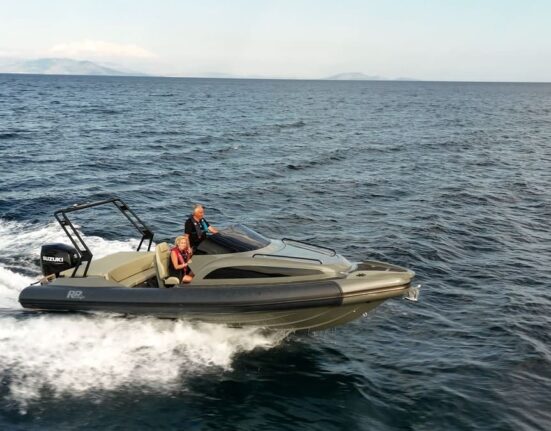 range-rib-sport-cabin-25